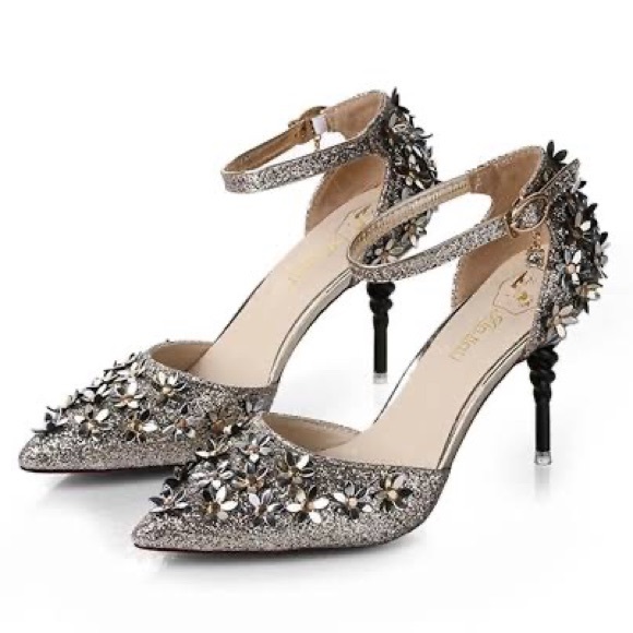 Imported heels with 3D flowers ~ NEW & UNUSED - Picture 7 of 9